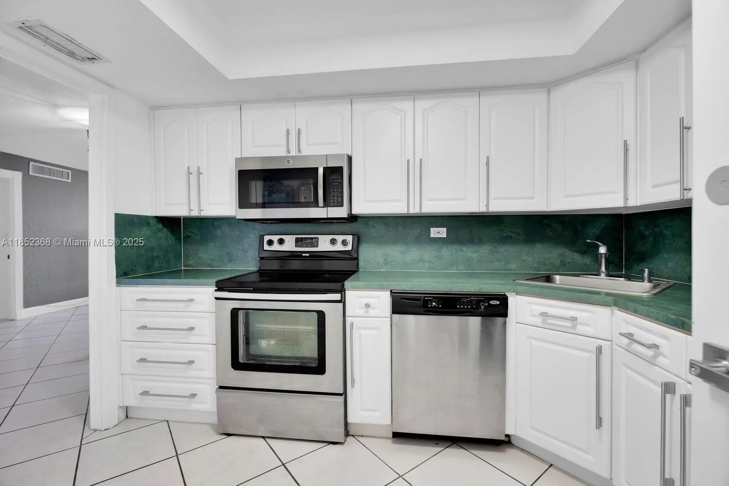 6039 Collins Ave, #311