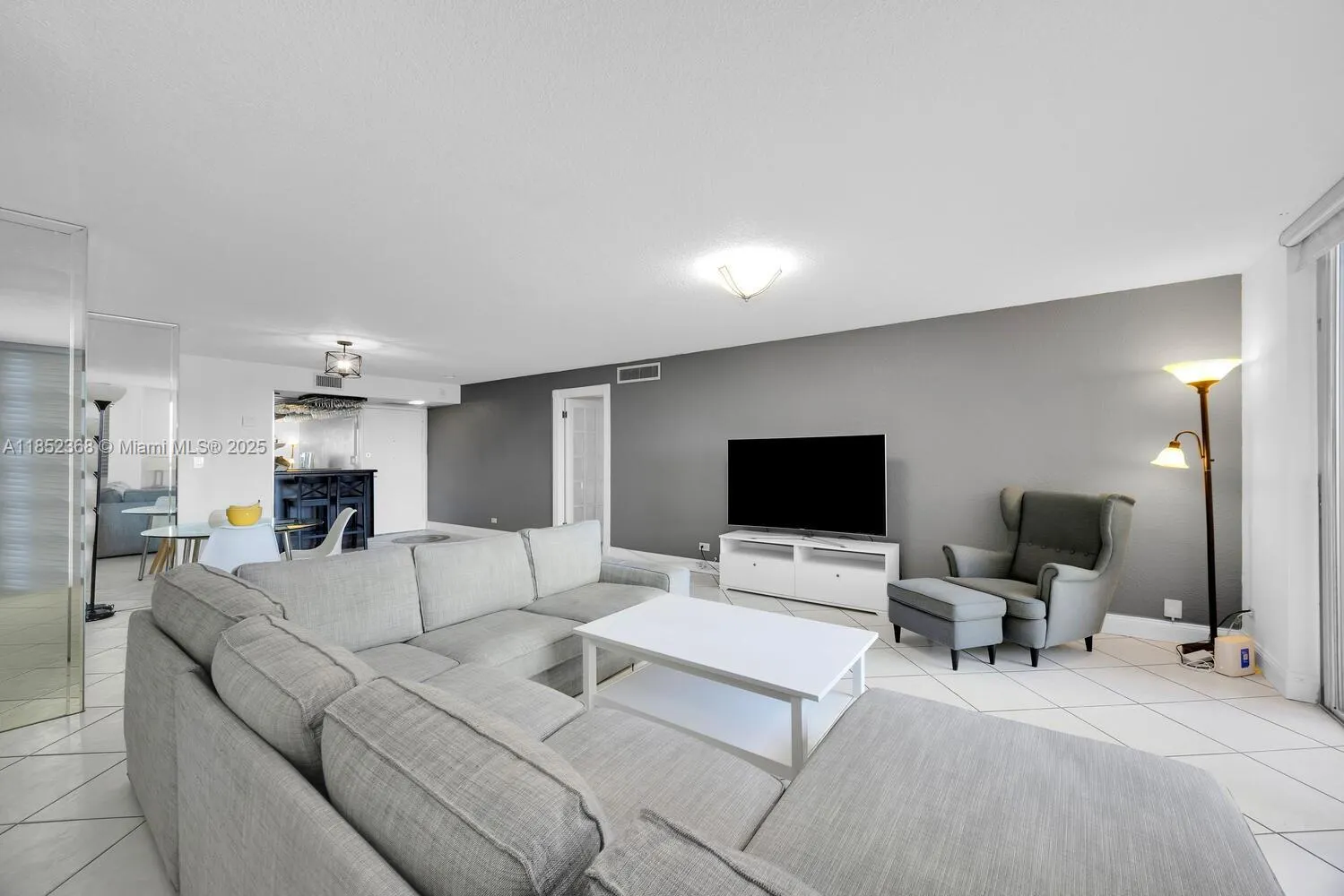 6039 Collins Ave, #311