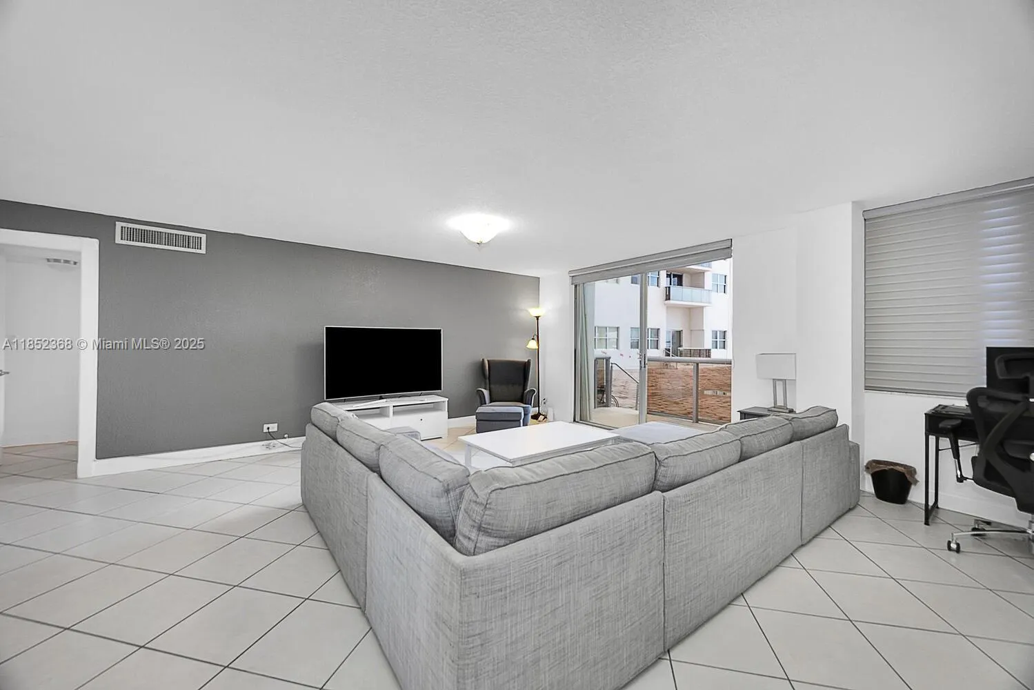 6039 Collins Ave, #311