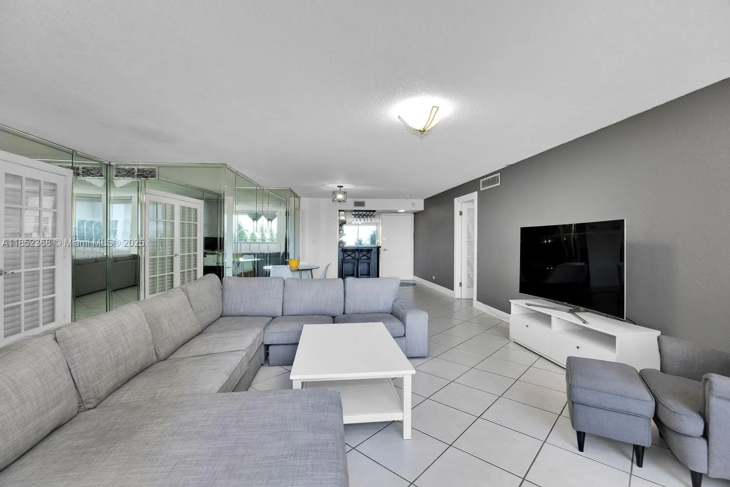 6039 Collins Ave, #311