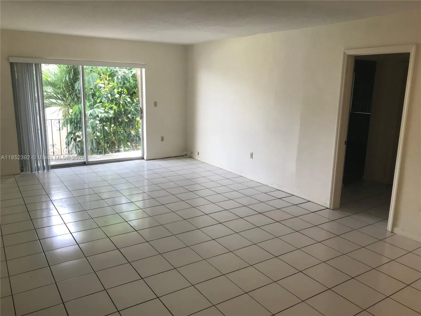 1239 Mariposa Ave, #8