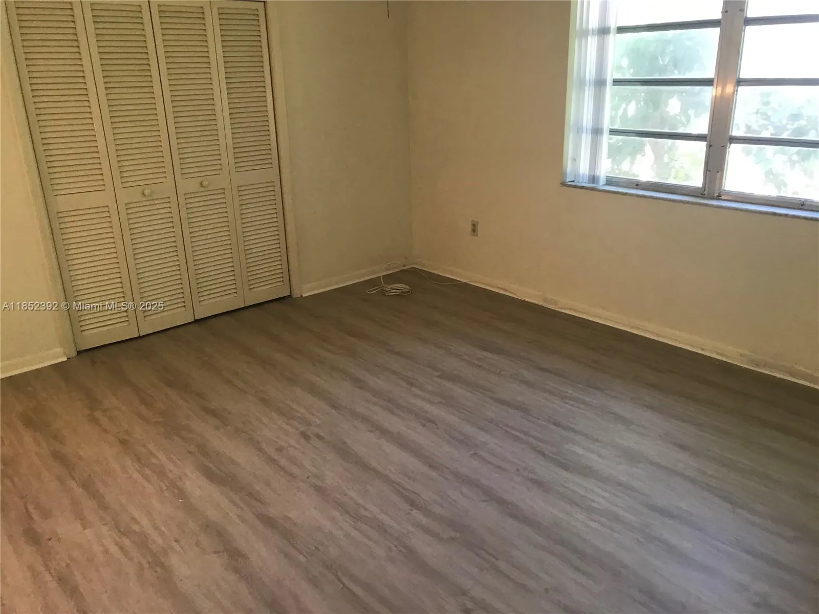 1239 Mariposa Ave, #8