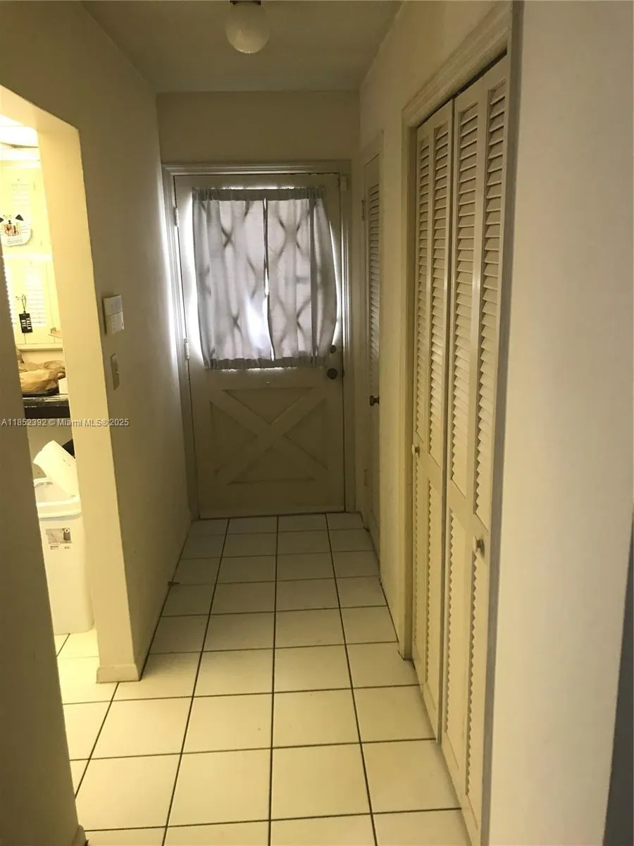 1239 Mariposa Ave, #8