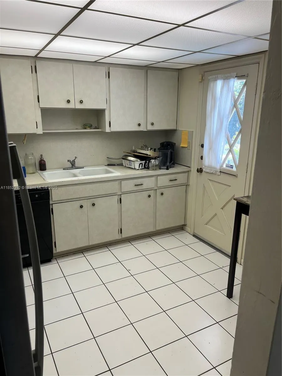 1239 Mariposa Ave, #8