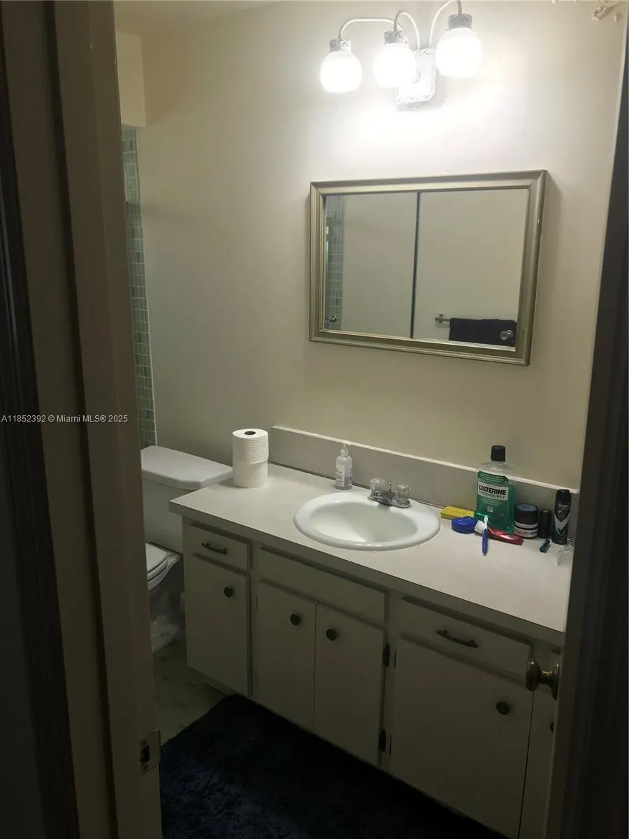 1239 Mariposa Ave, #8