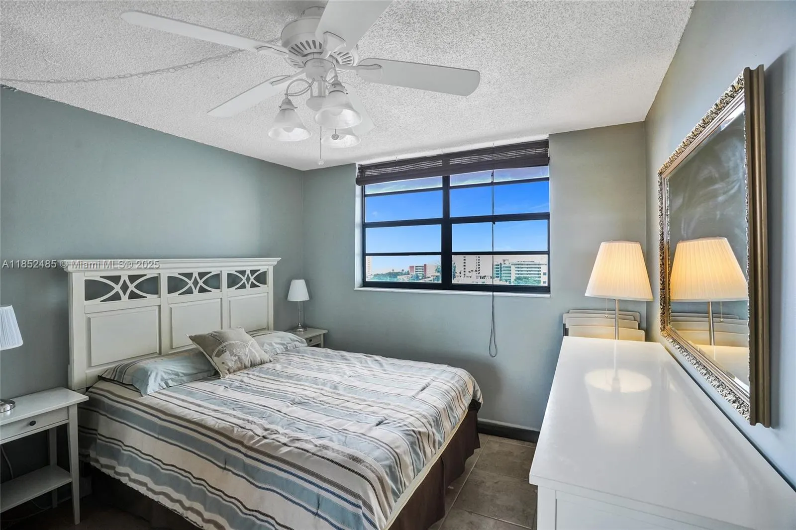 1401 N Riverside Dr, #1005