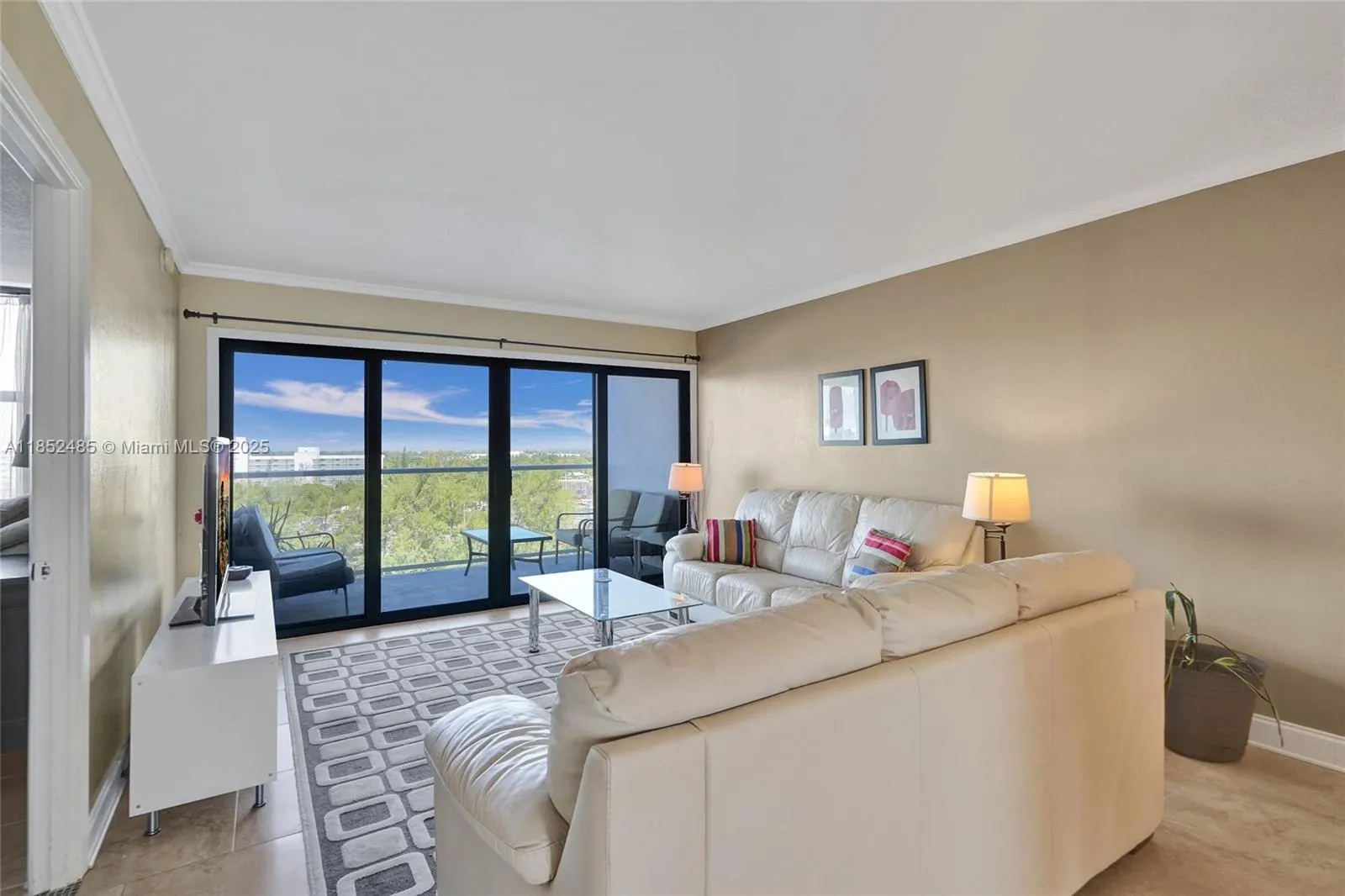 1401 N Riverside Dr, #1005