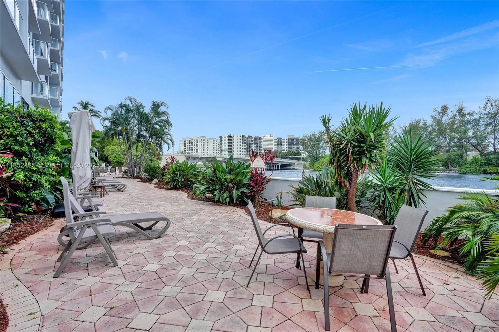 1401 N Riverside Dr, #1005