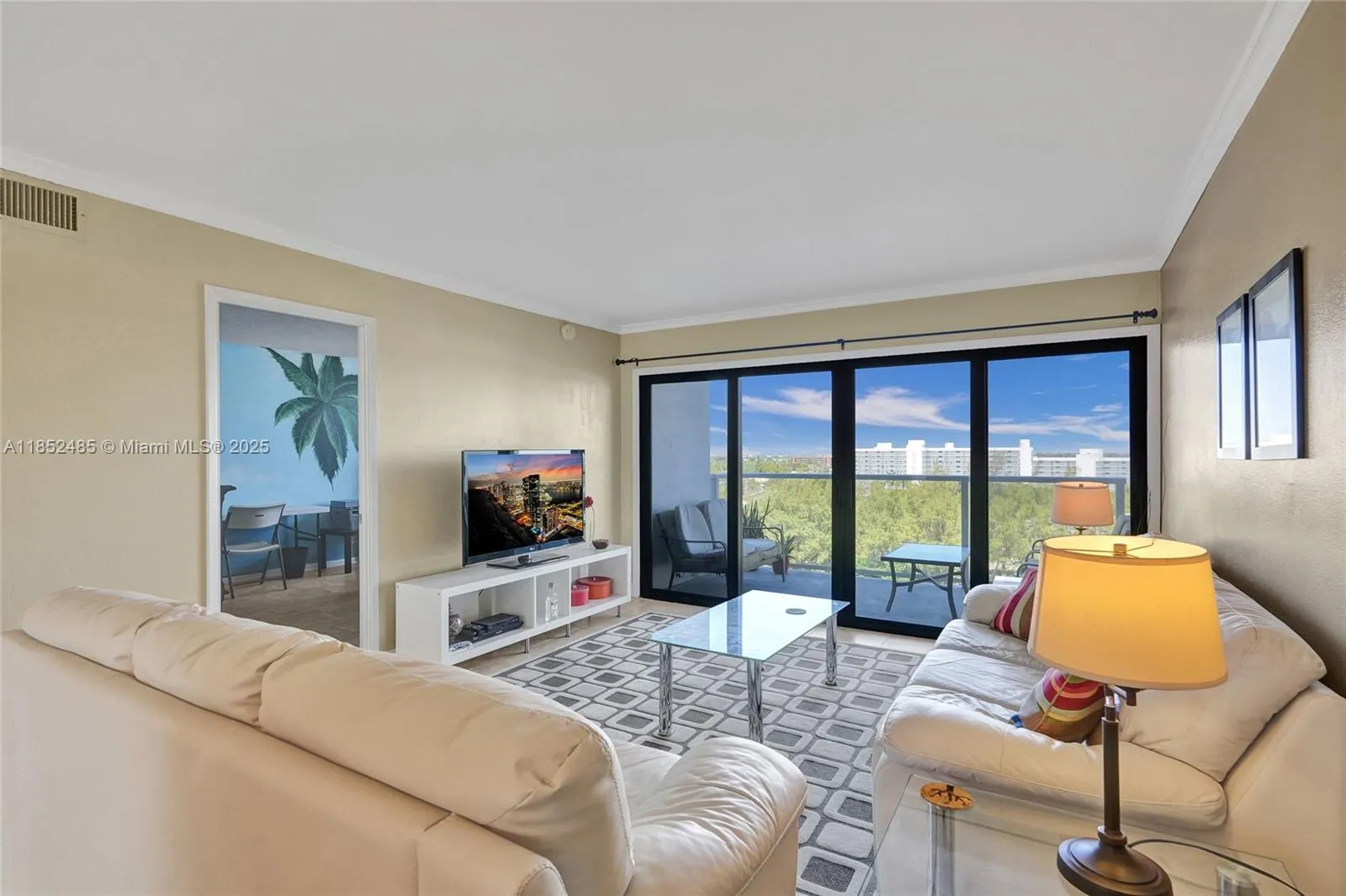 1401 N Riverside Dr, #1005