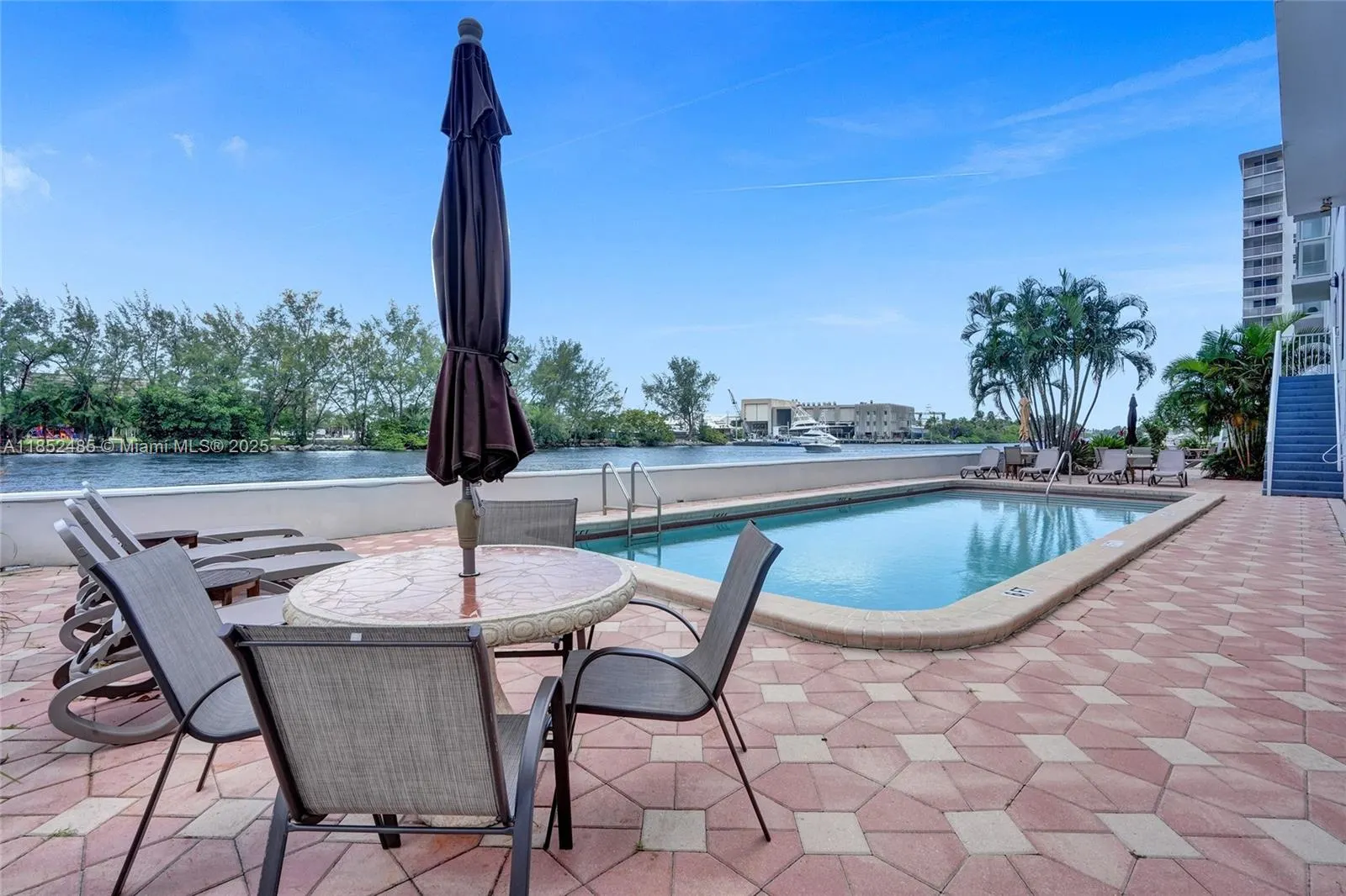 1401 N Riverside Dr, #1005