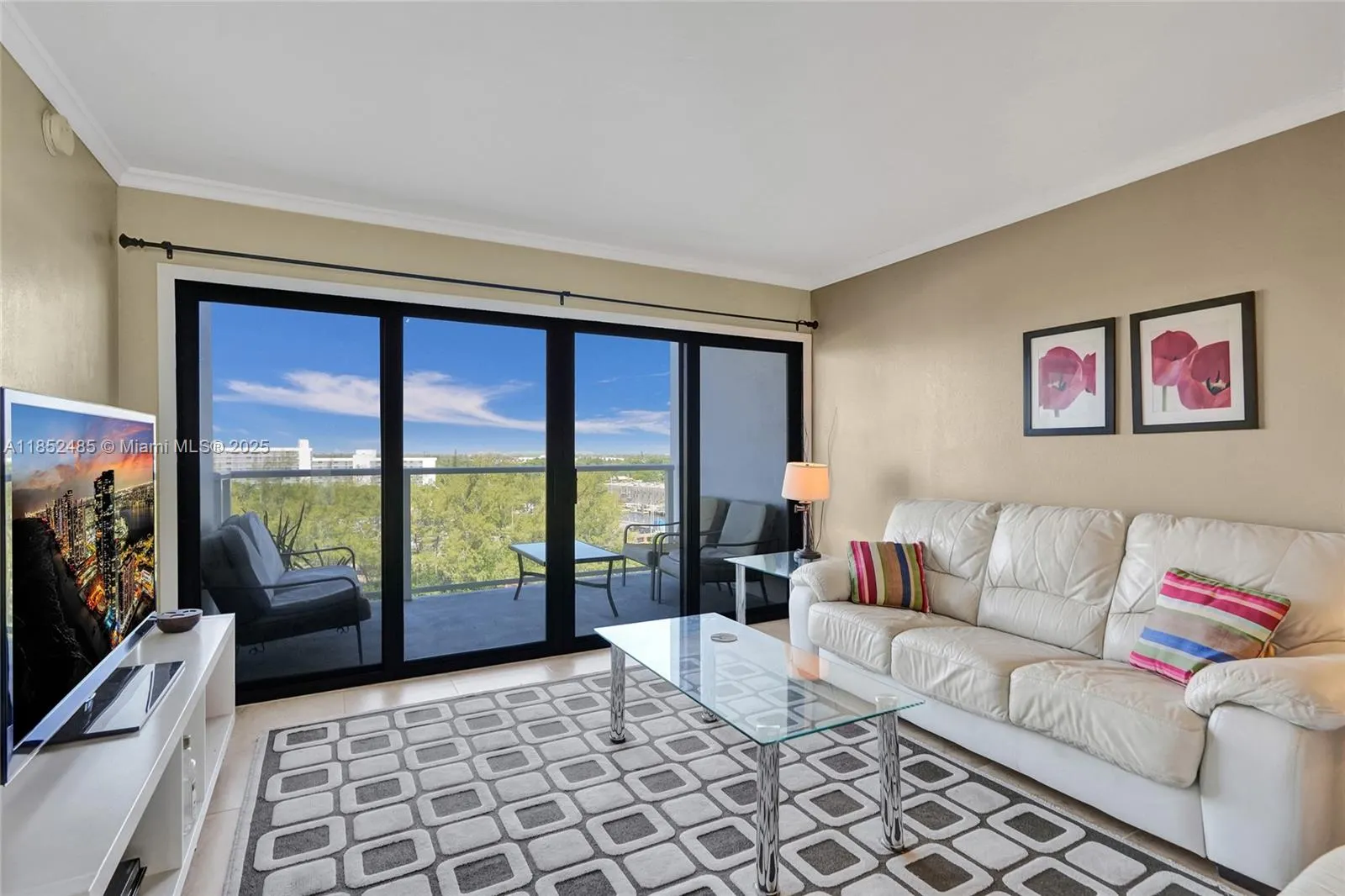 1401 N Riverside Dr, #1005