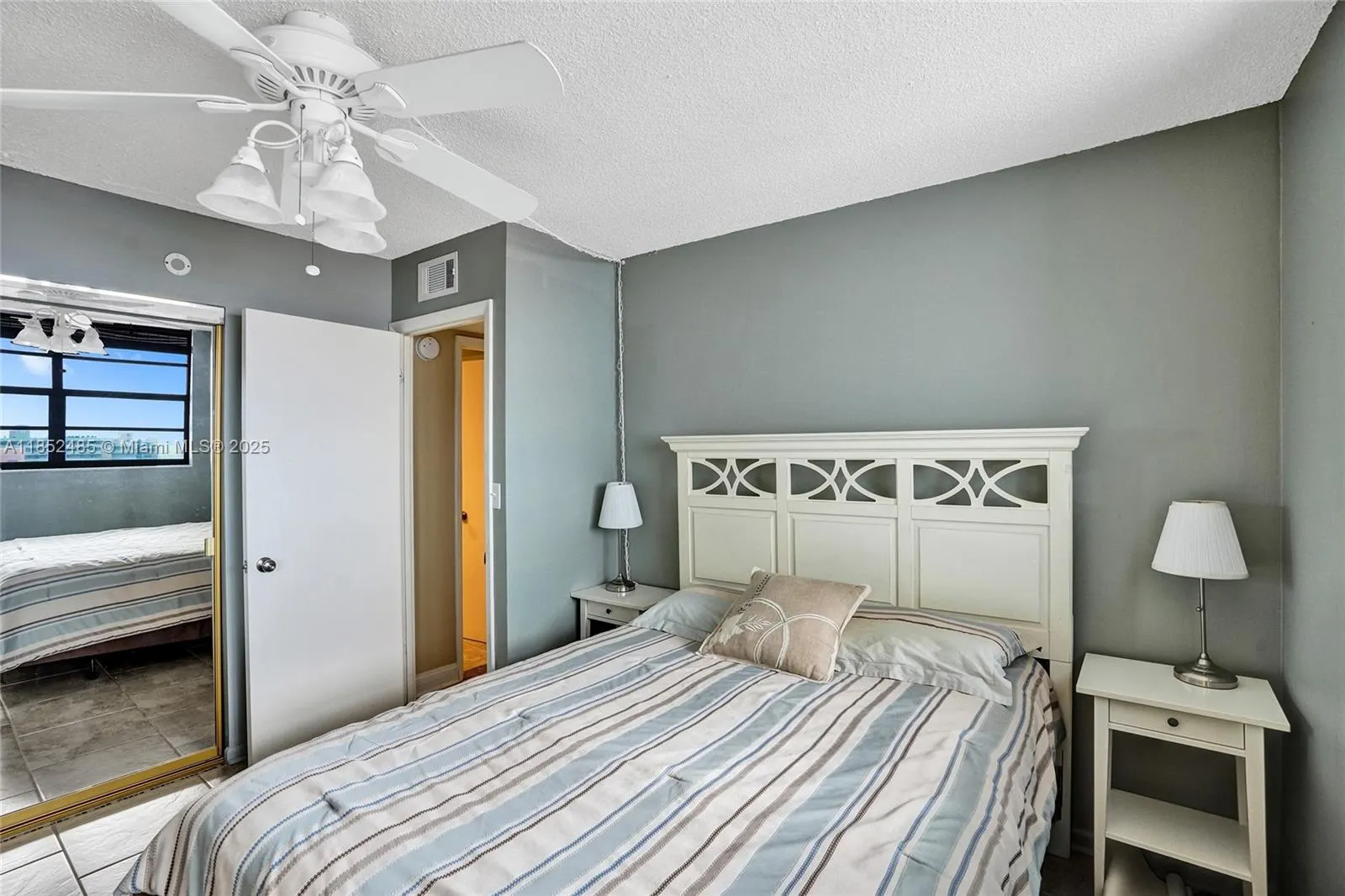 1401 N Riverside Dr, #1005
