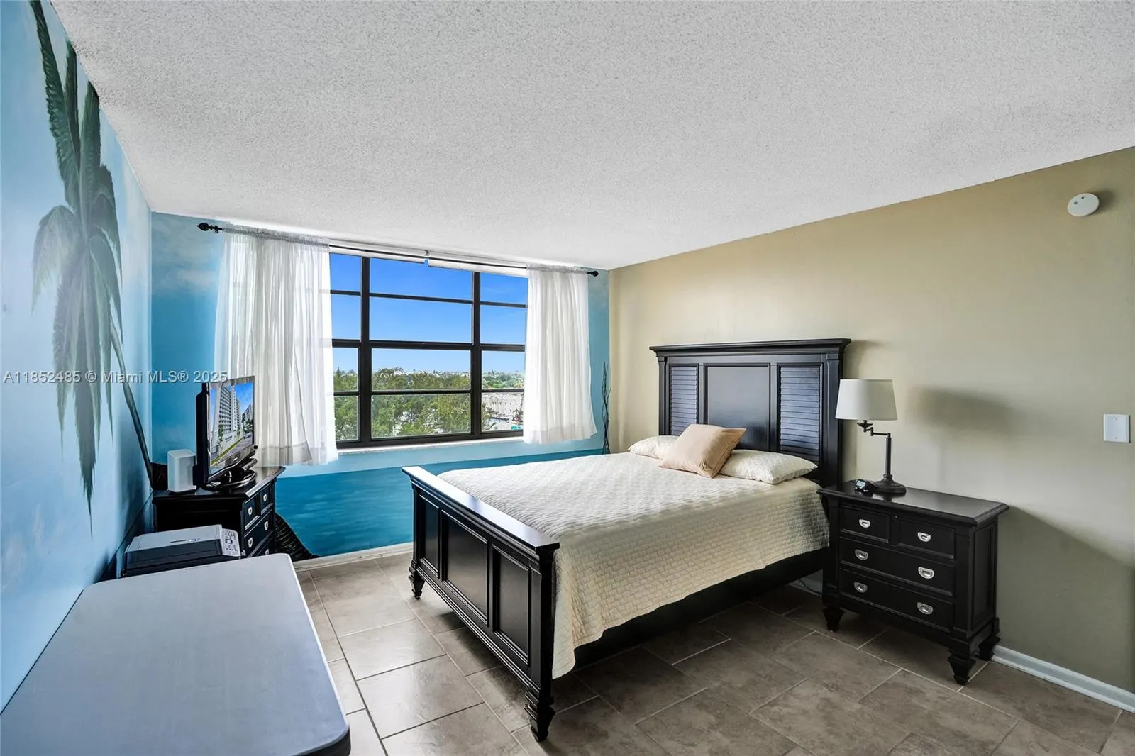 1401 N Riverside Dr, #1005