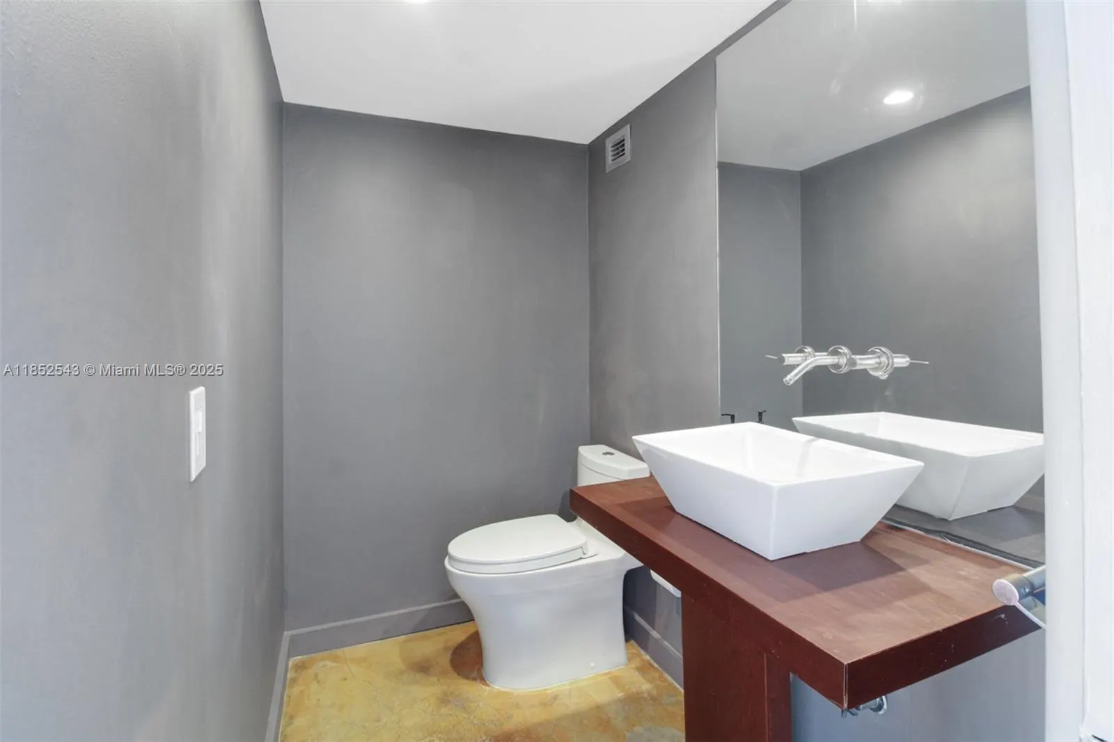5 Island Ave, #4E