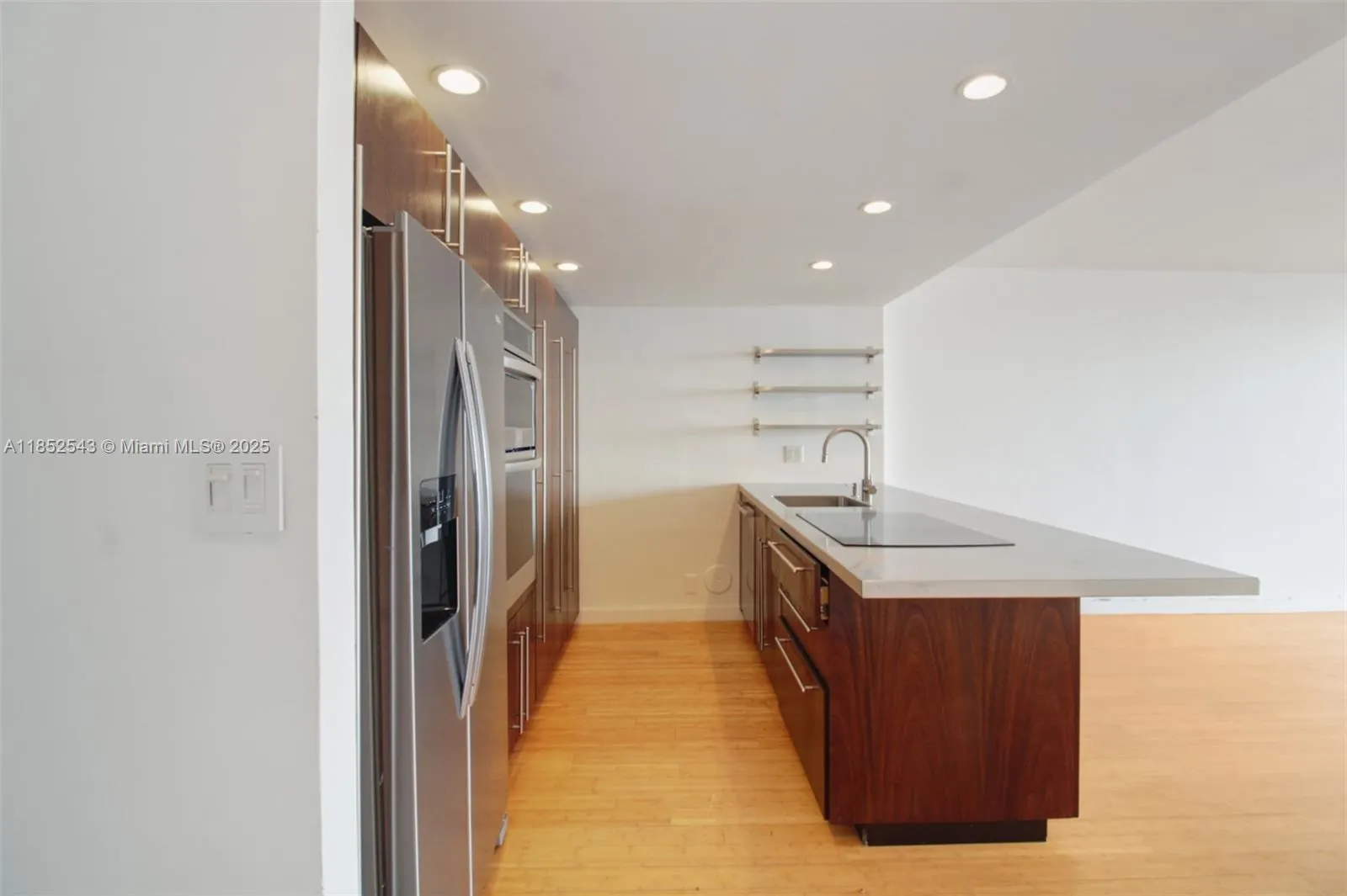 5 Island Ave, #4E