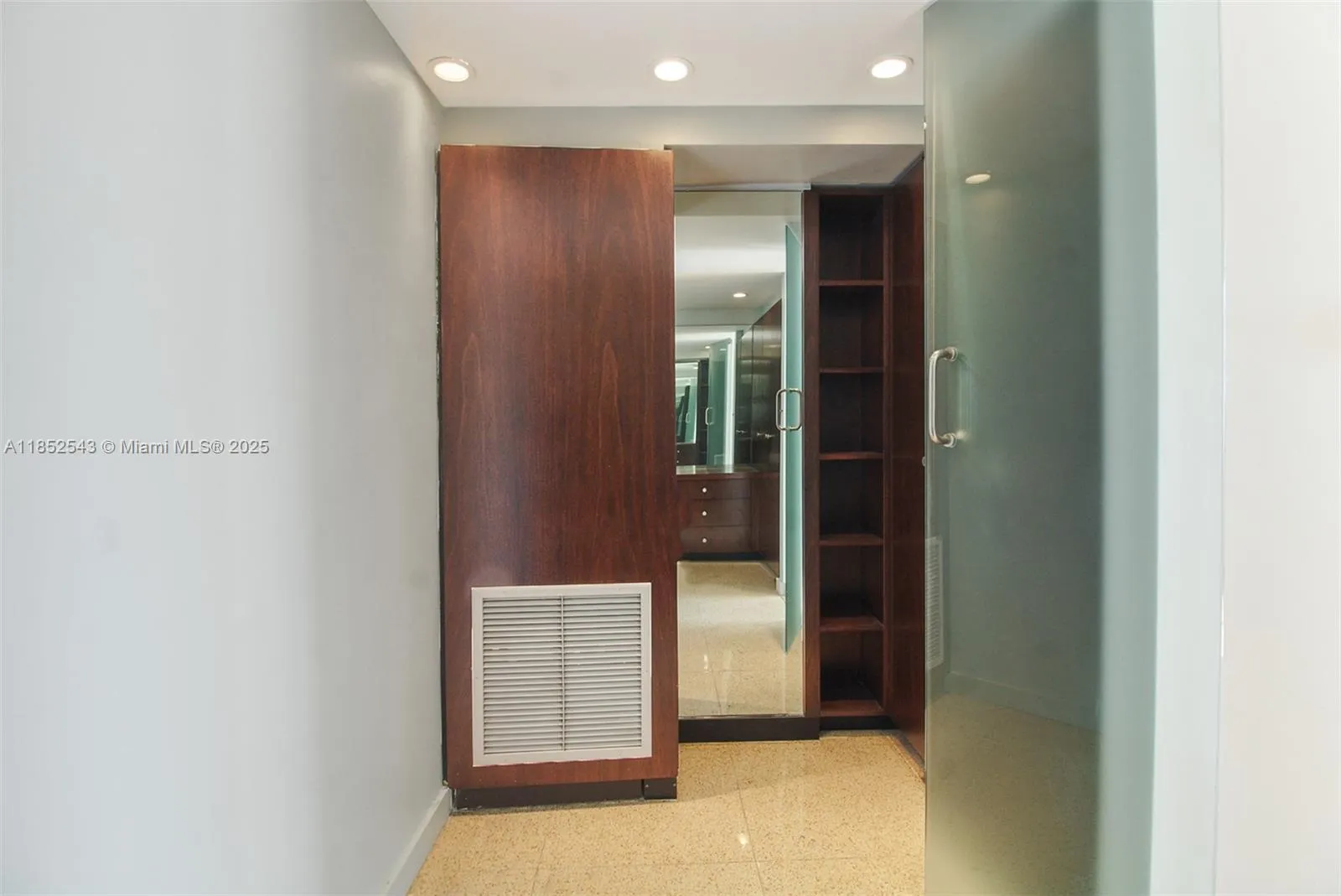 5 Island Ave, #4E