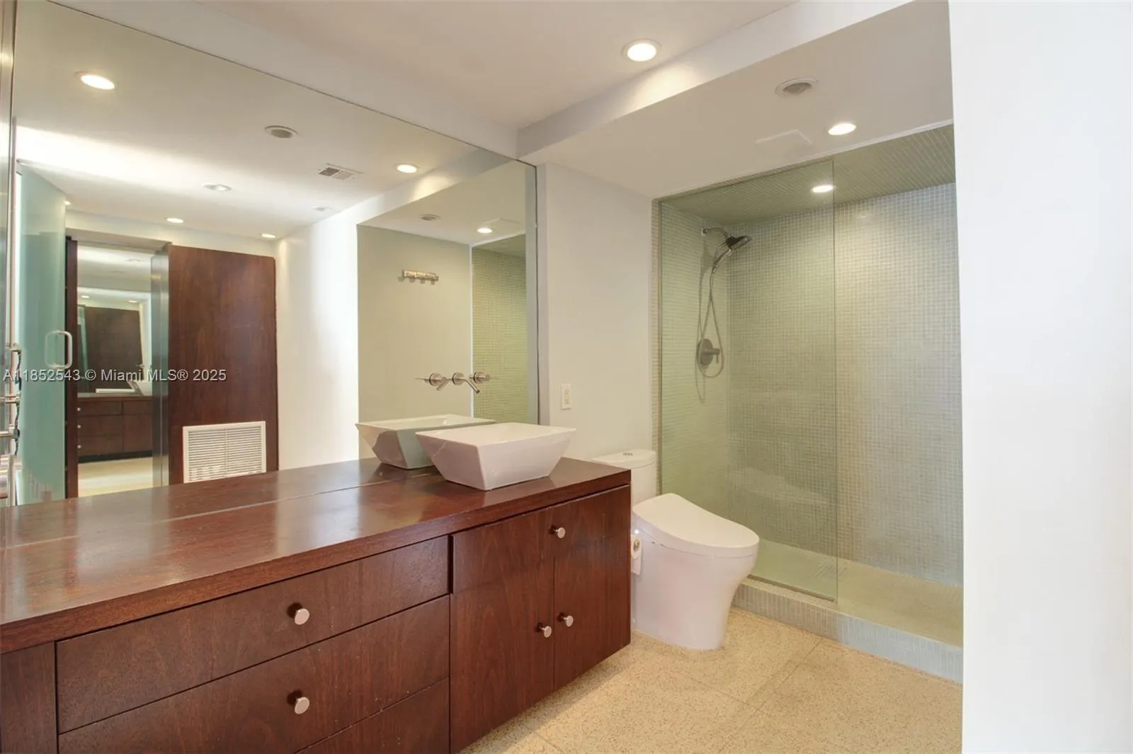 5 Island Ave, #4E
