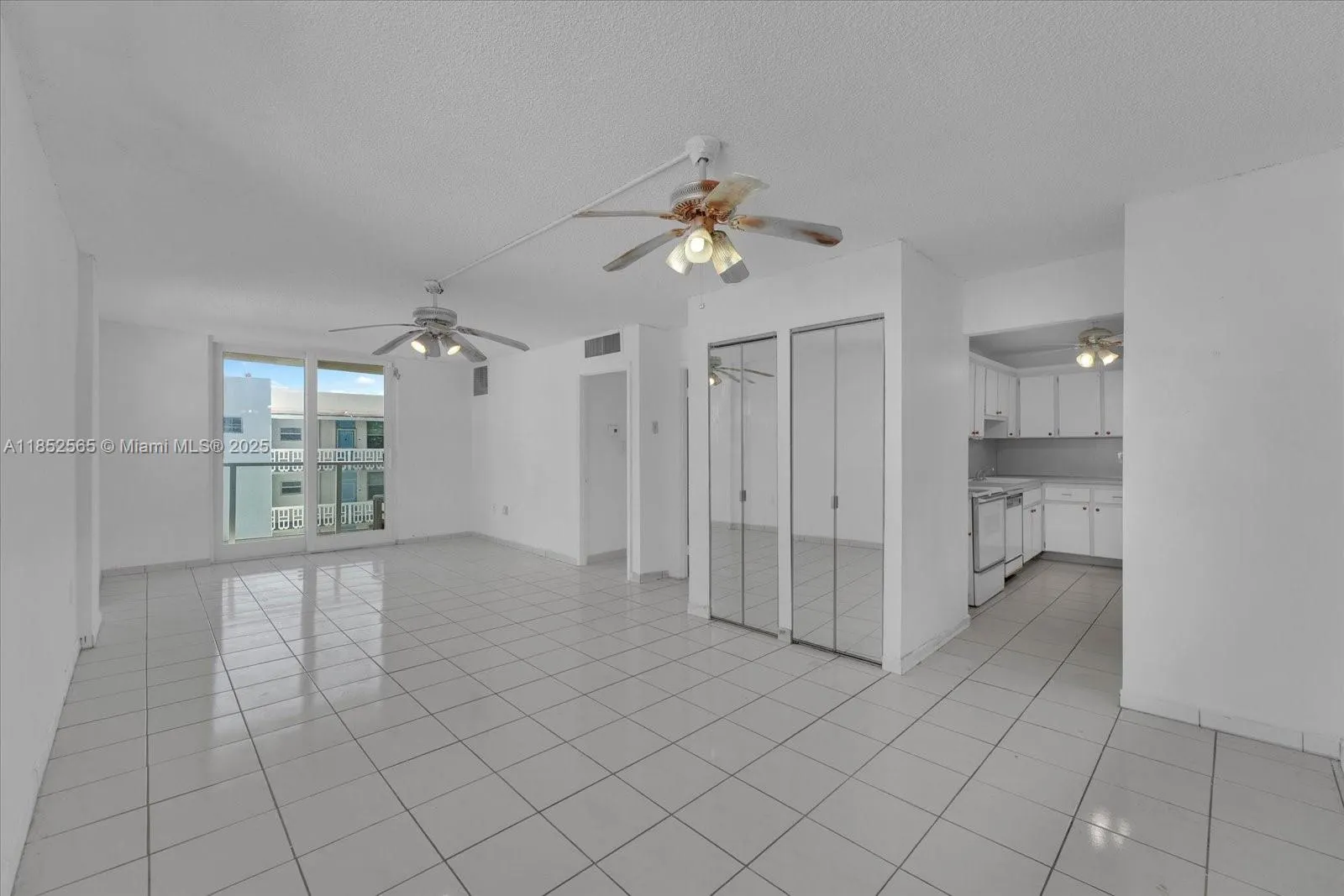 1750 James Ave, #7L