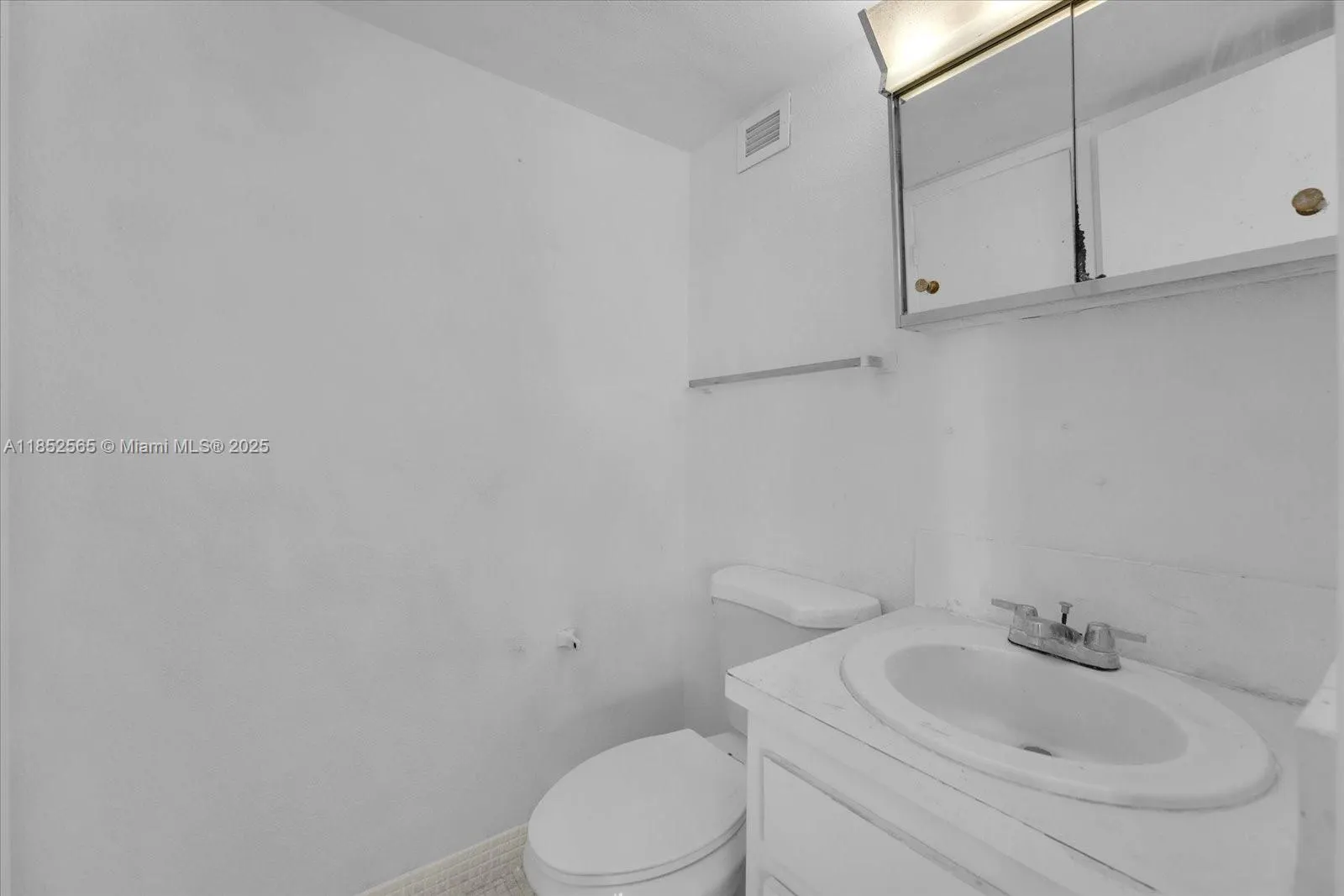 1750 James Ave, #7L