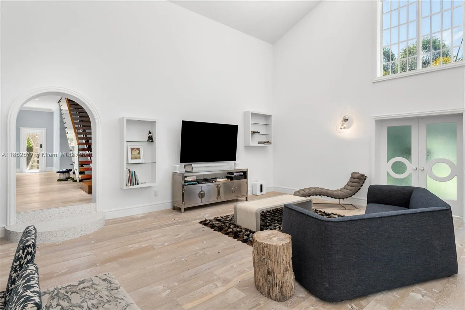 431 W Rivo Alto Dr