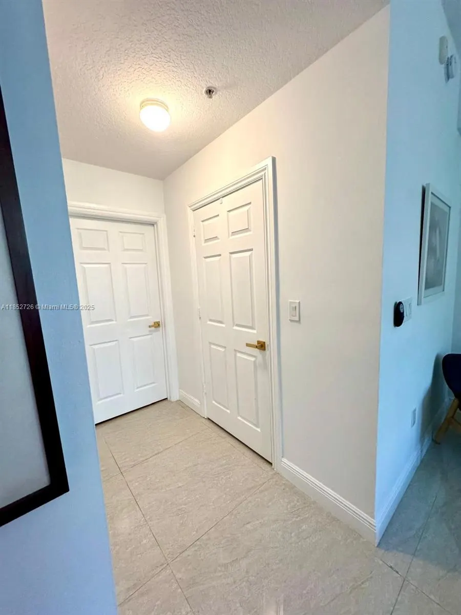 3001 NE 185th St, #225