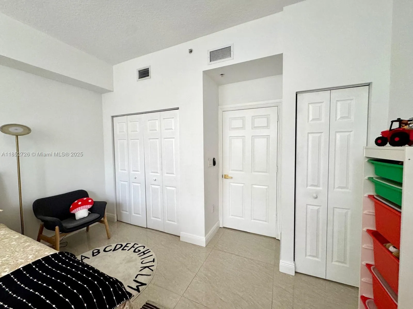 3001 NE 185th St, #225