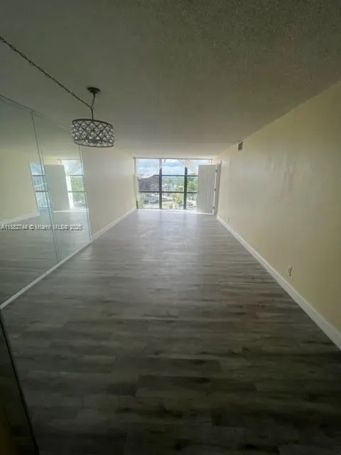 1000 Parkview Dr, #523
