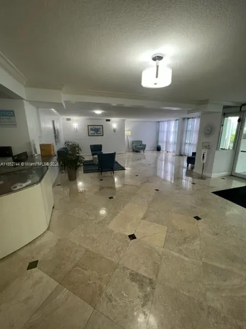 1000 Parkview Dr, #523
