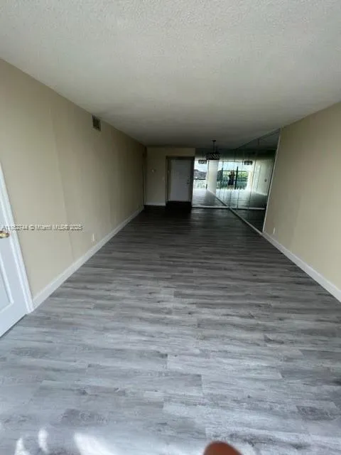 1000 Parkview Dr, #523
