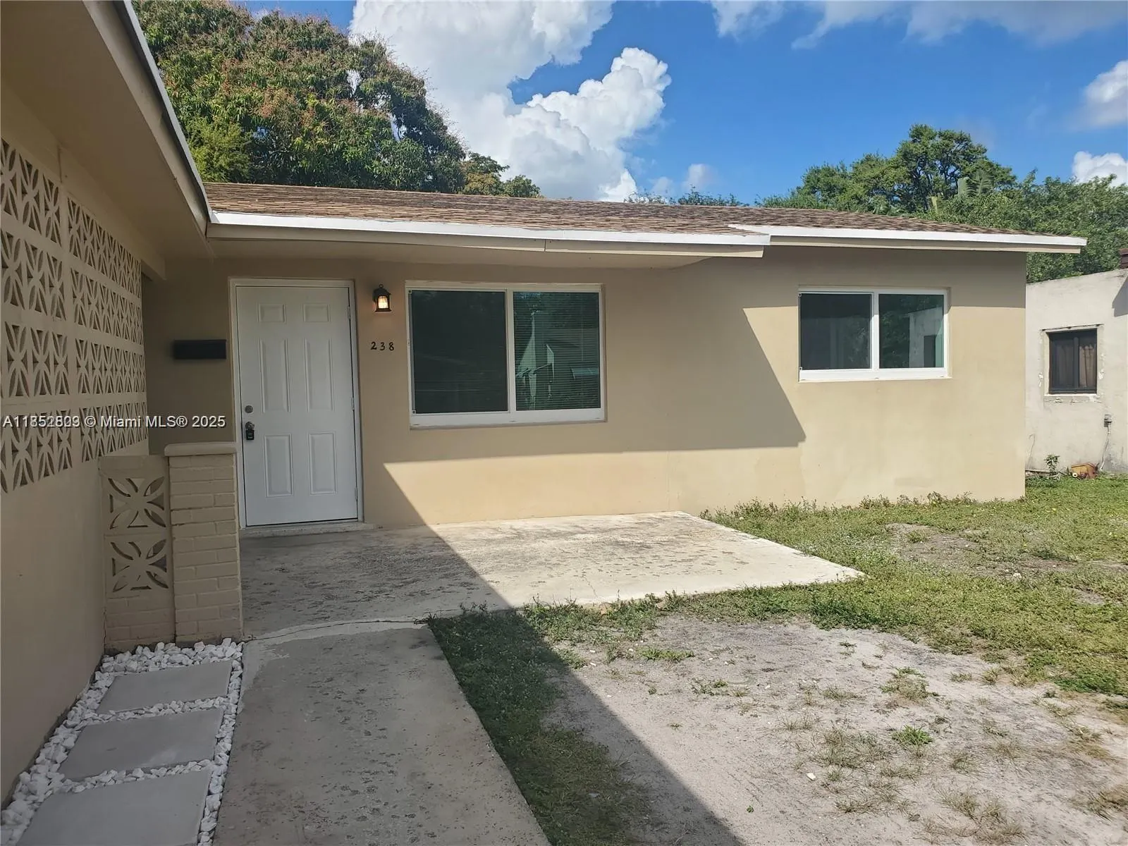 238 SW 6th St