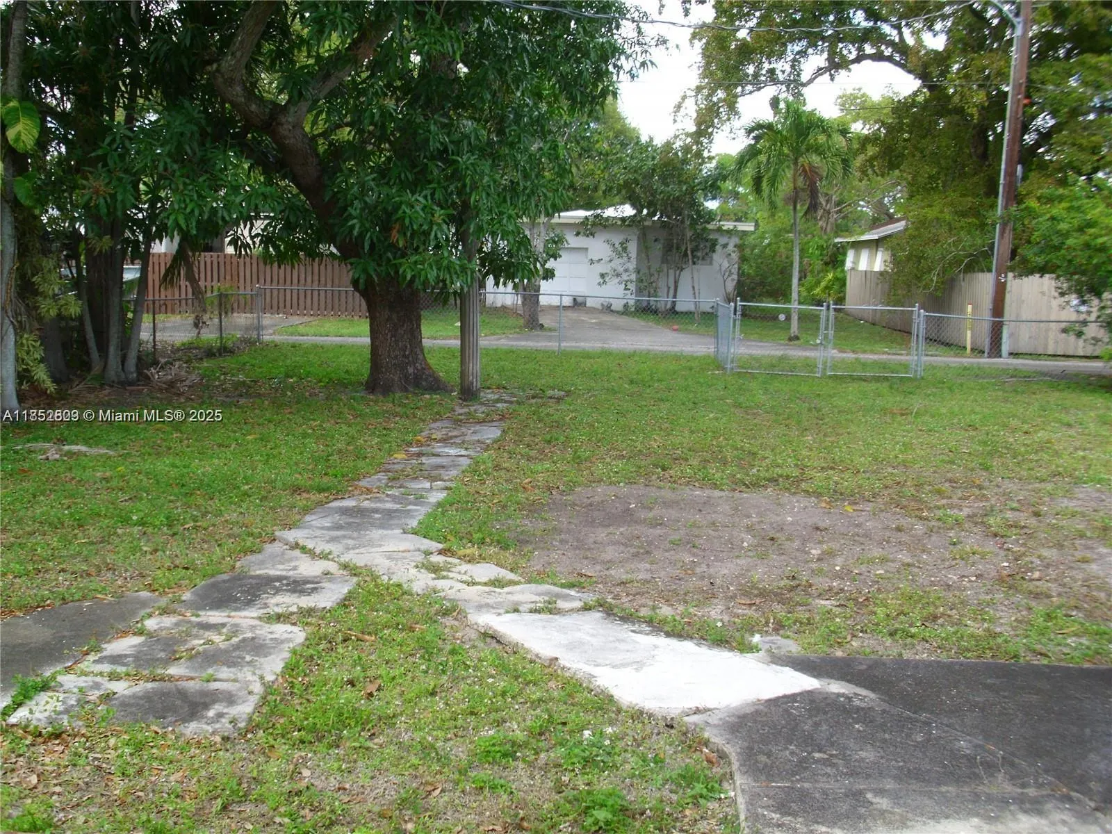 238 SW 6th St