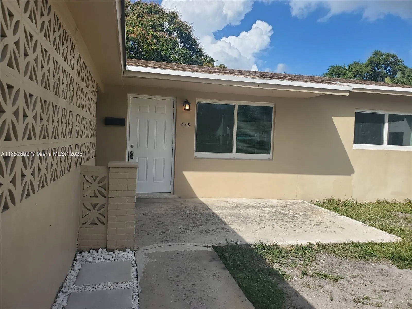238 SW 6th St