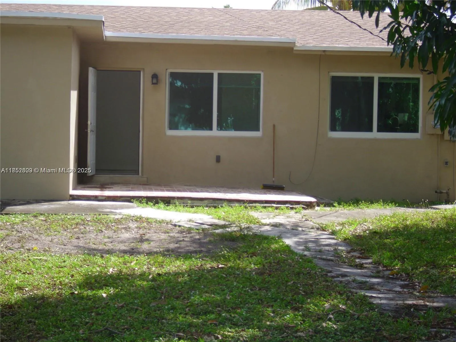 238 SW 6th St