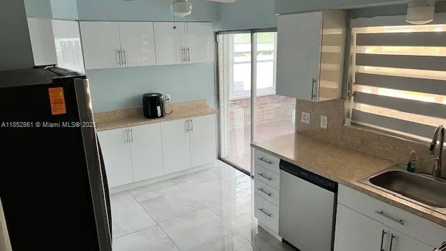 11461 NW 35th St
