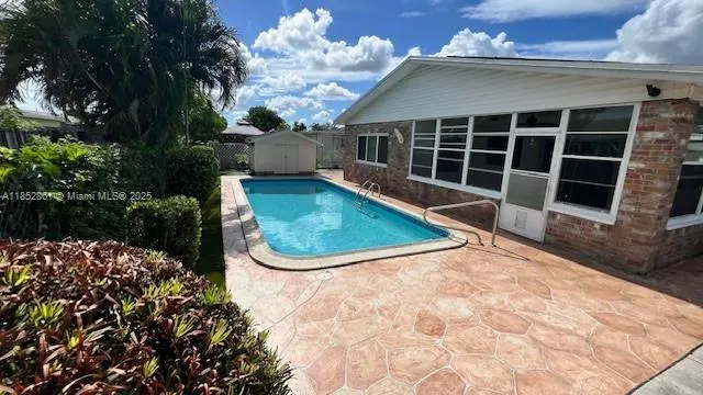 11461 NW 35th St