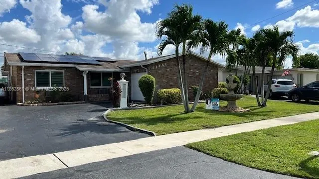 11461 NW 35th St
