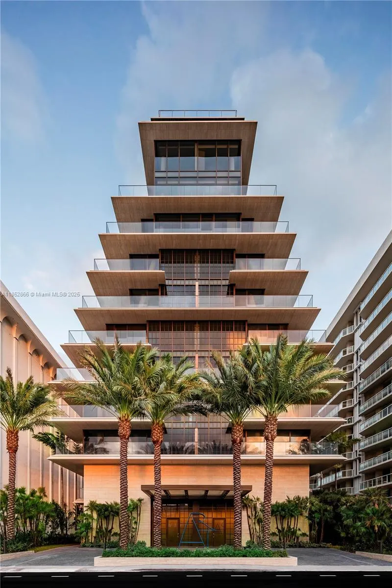 8955 Collins Ave, #402