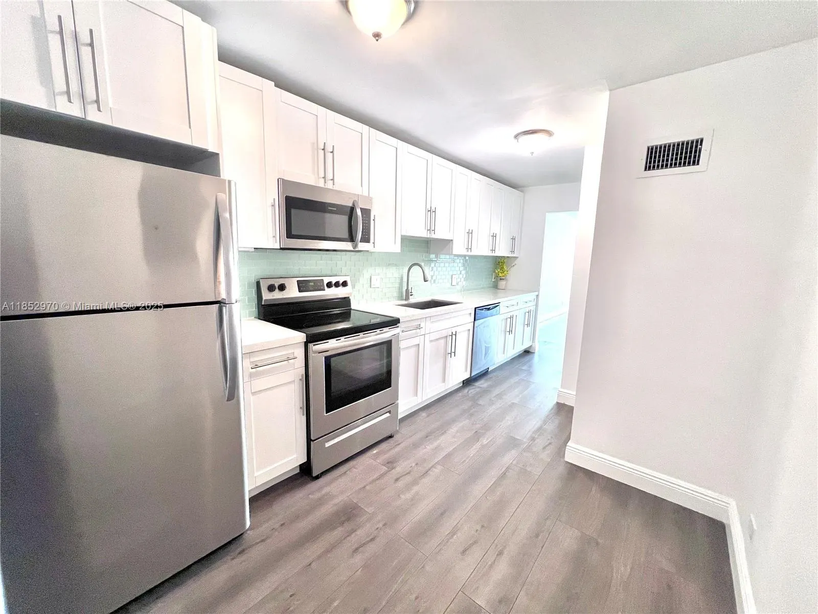 3660 NE 166th St, #409