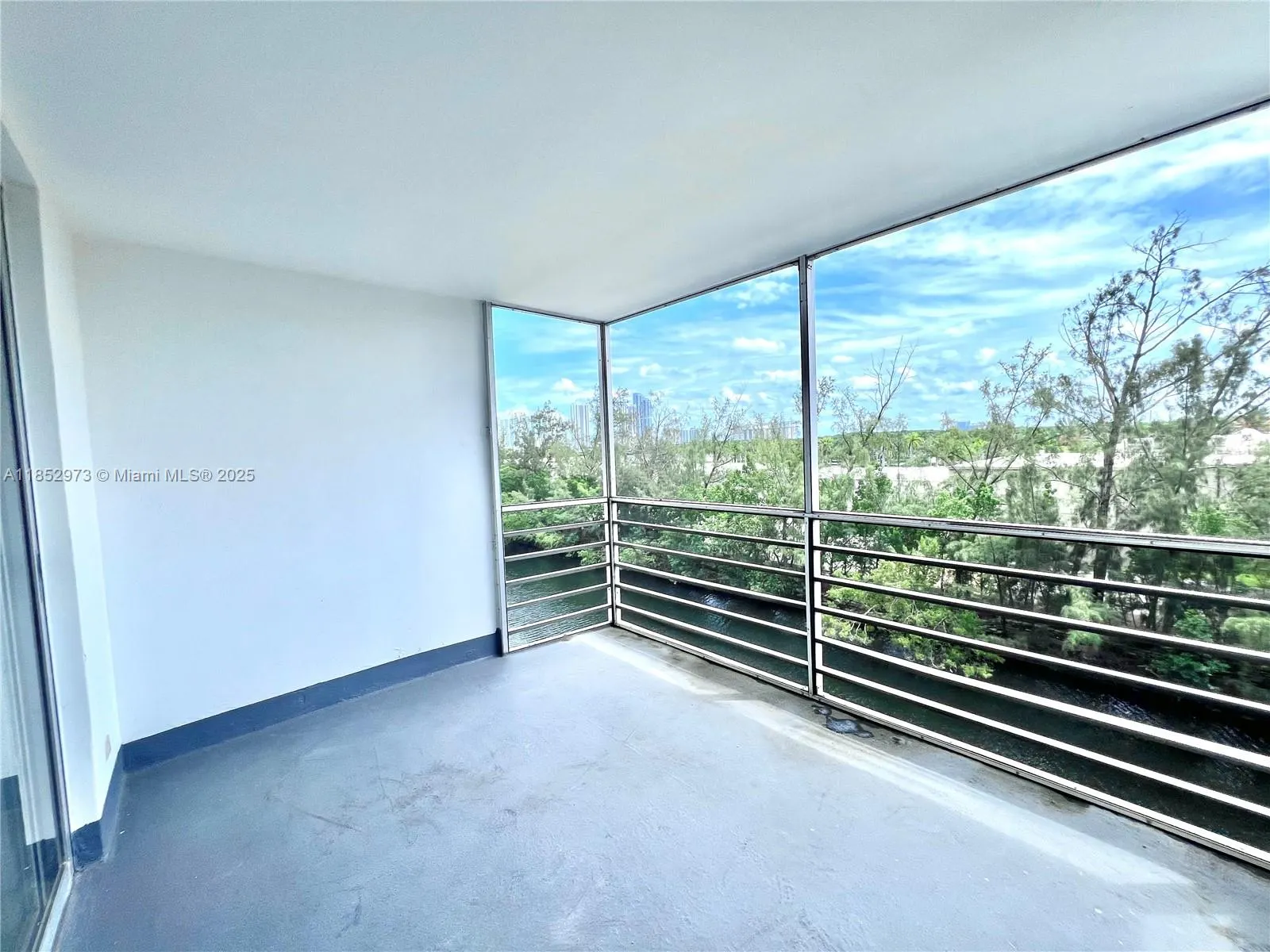 3660 NE 166th St, #505