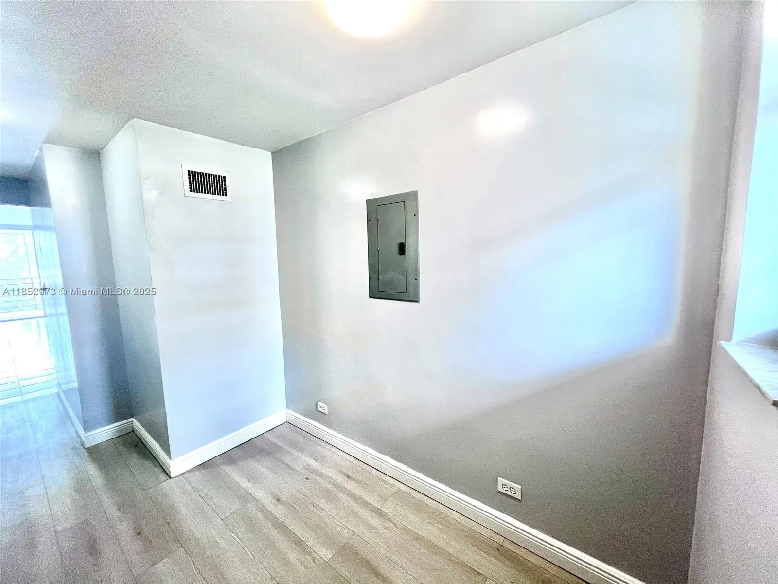 3660 NE 166th St, #505