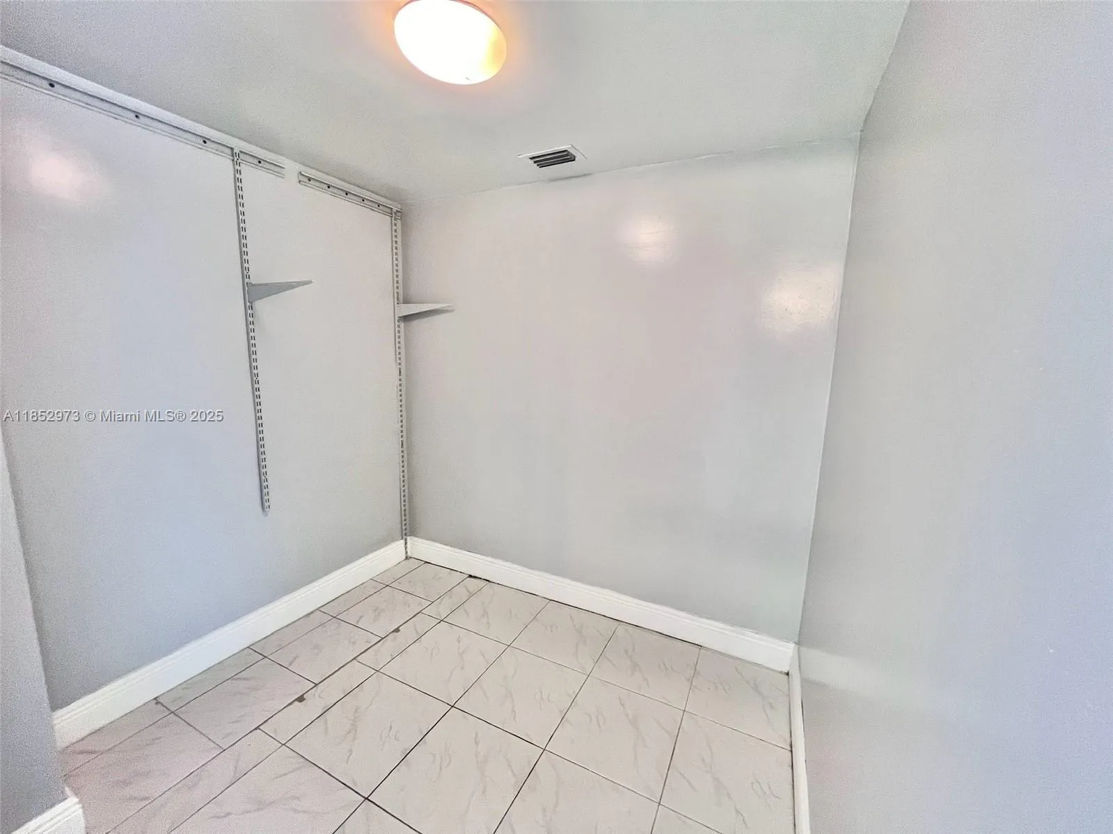 3660 NE 166th St, #505