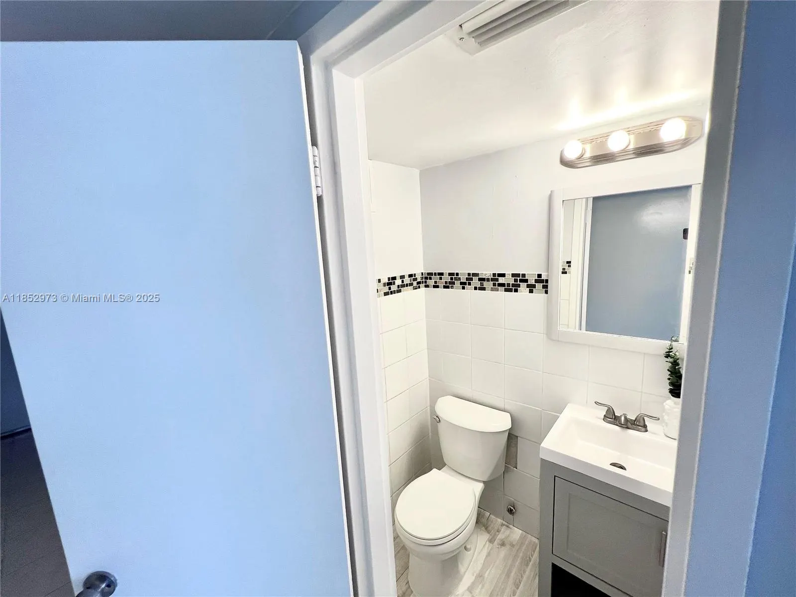 3660 NE 166th St, #505