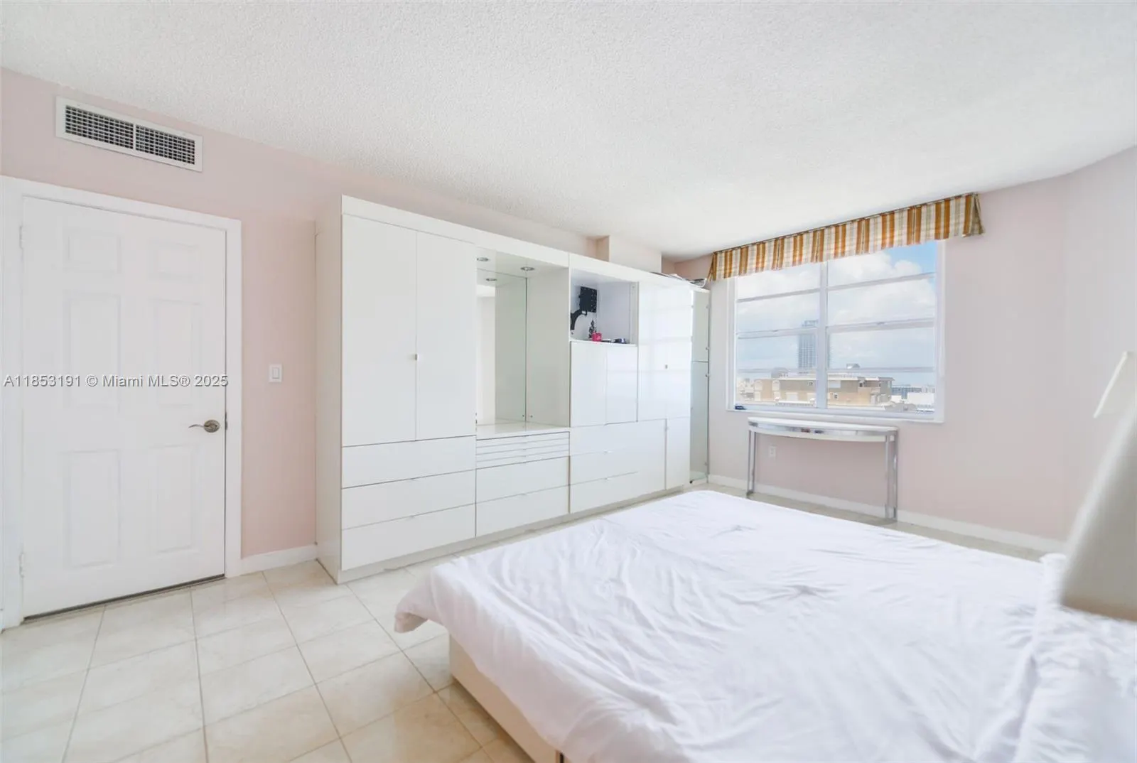 1950 S Ocean Dr, #21F