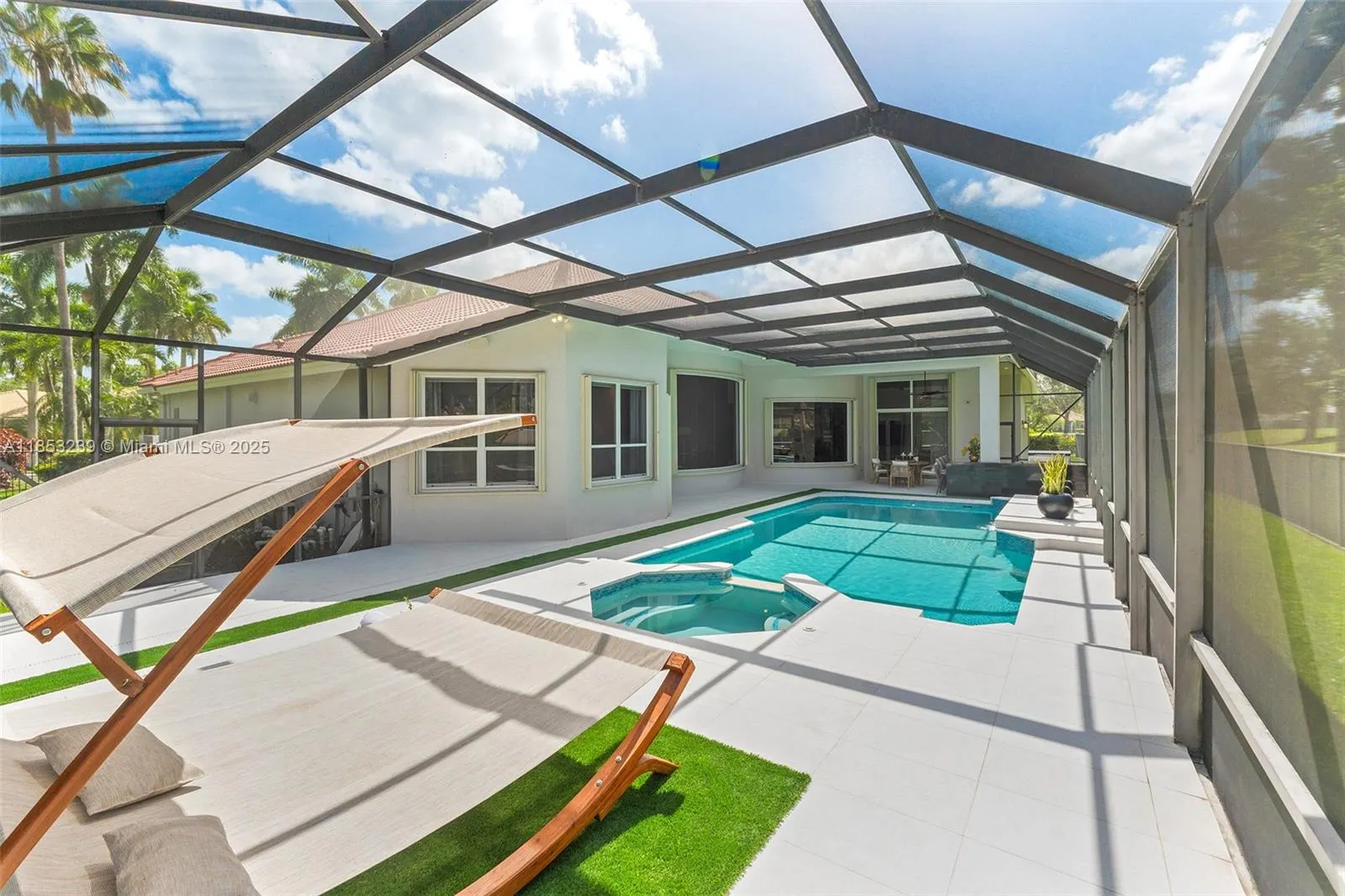 2438 Poinciana Ct
