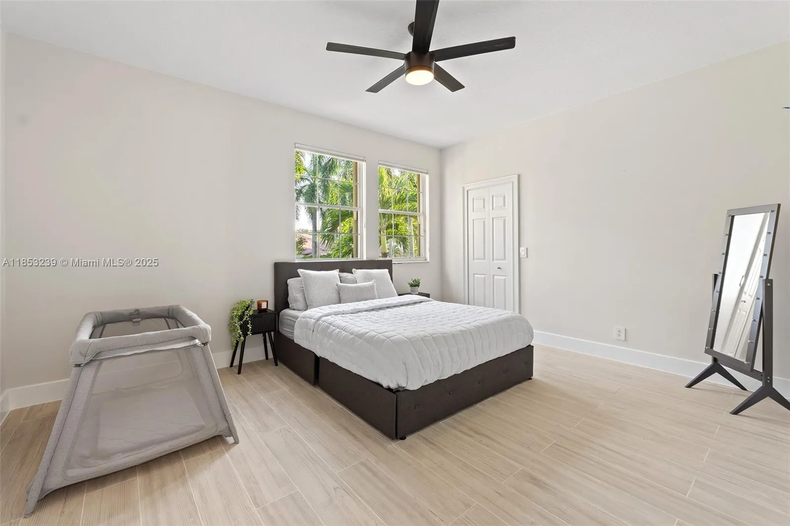2438 Poinciana Ct