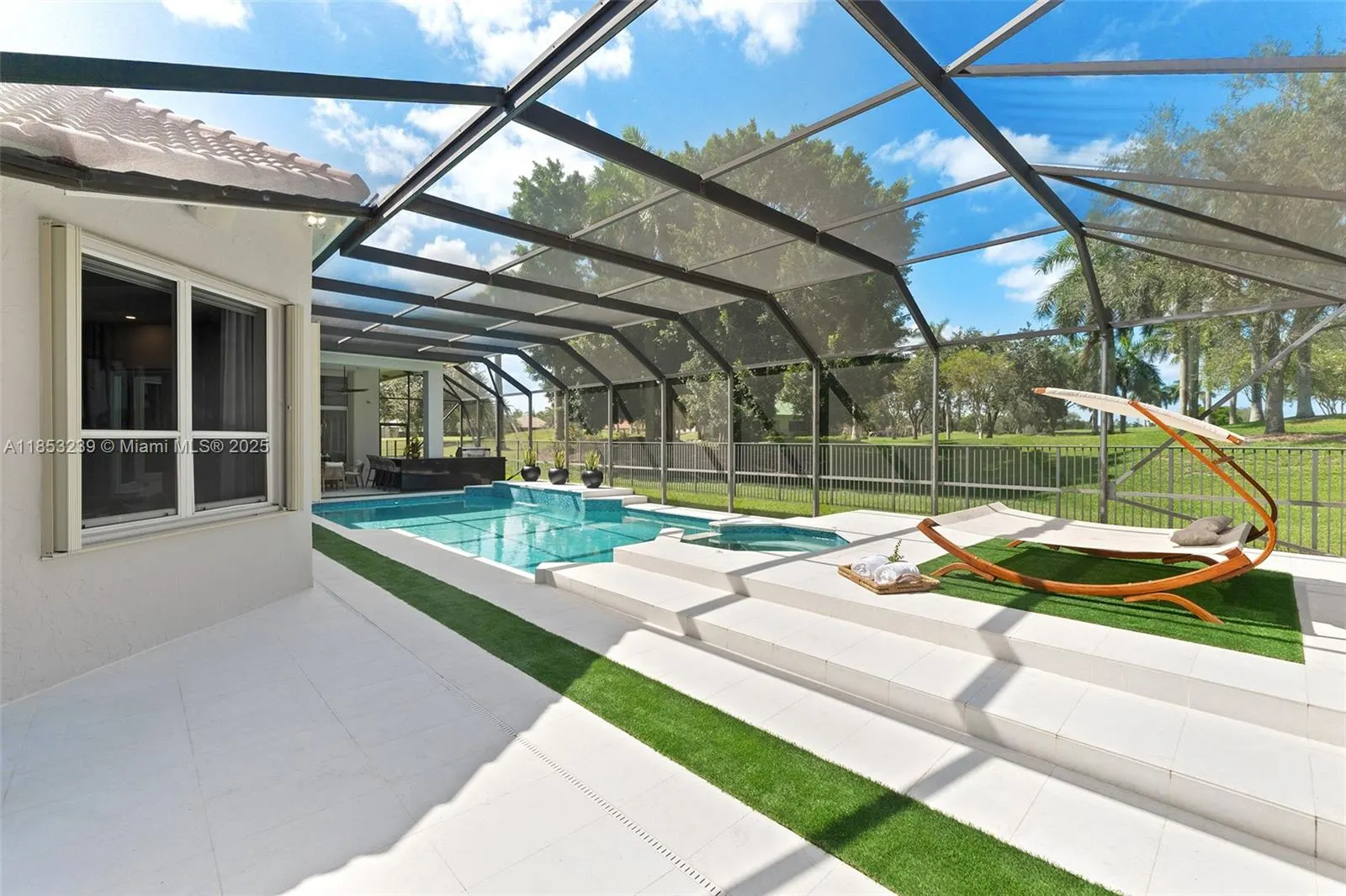 2438 Poinciana Ct