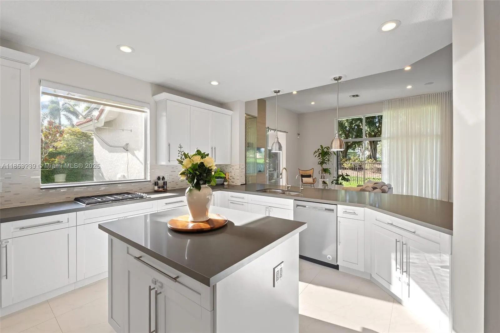 2438 Poinciana Ct