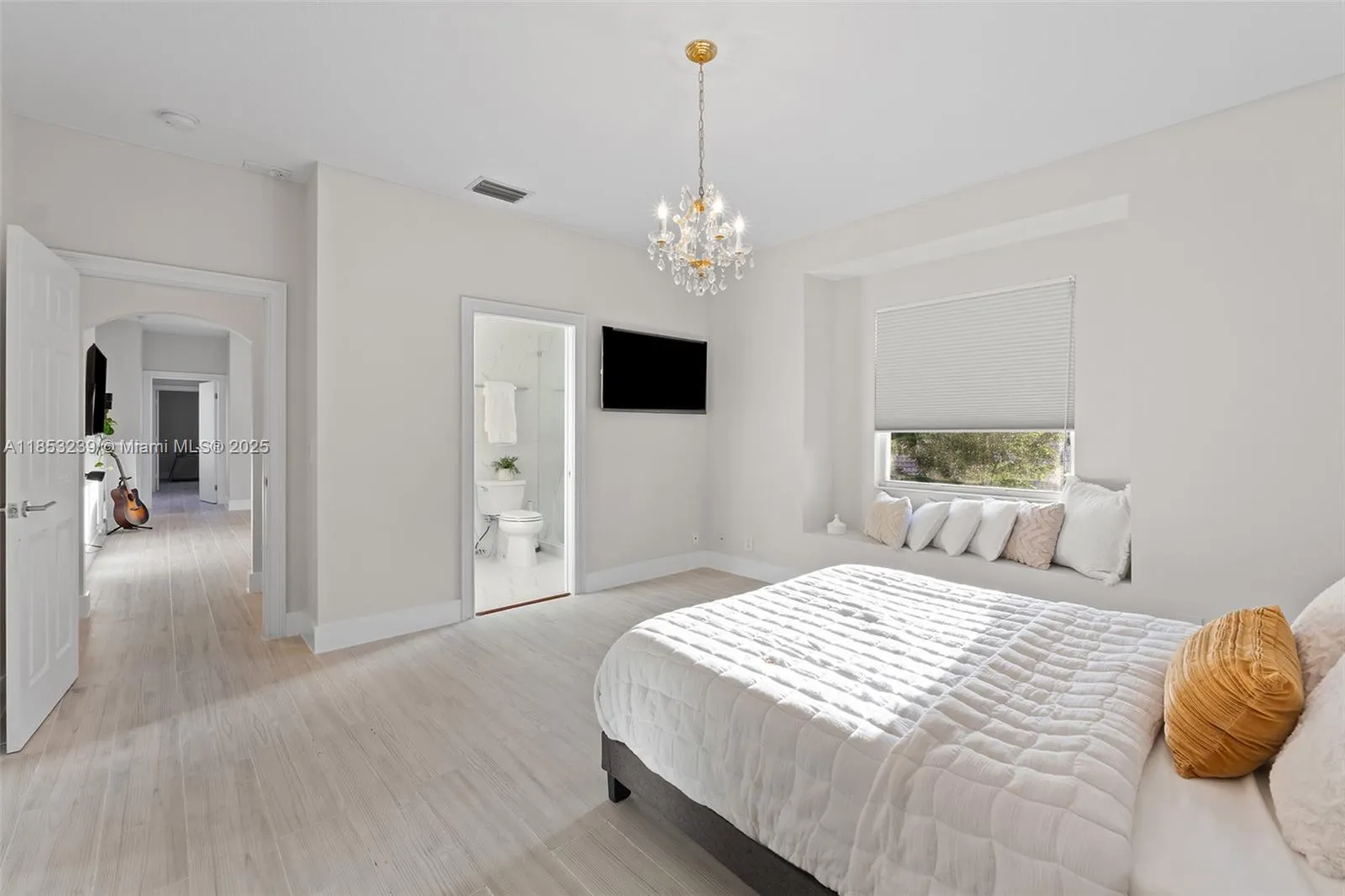 2438 Poinciana Ct