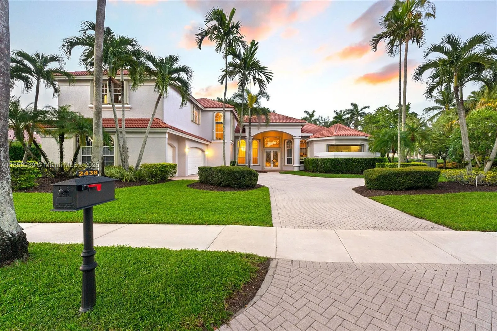 2438 Poinciana Ct