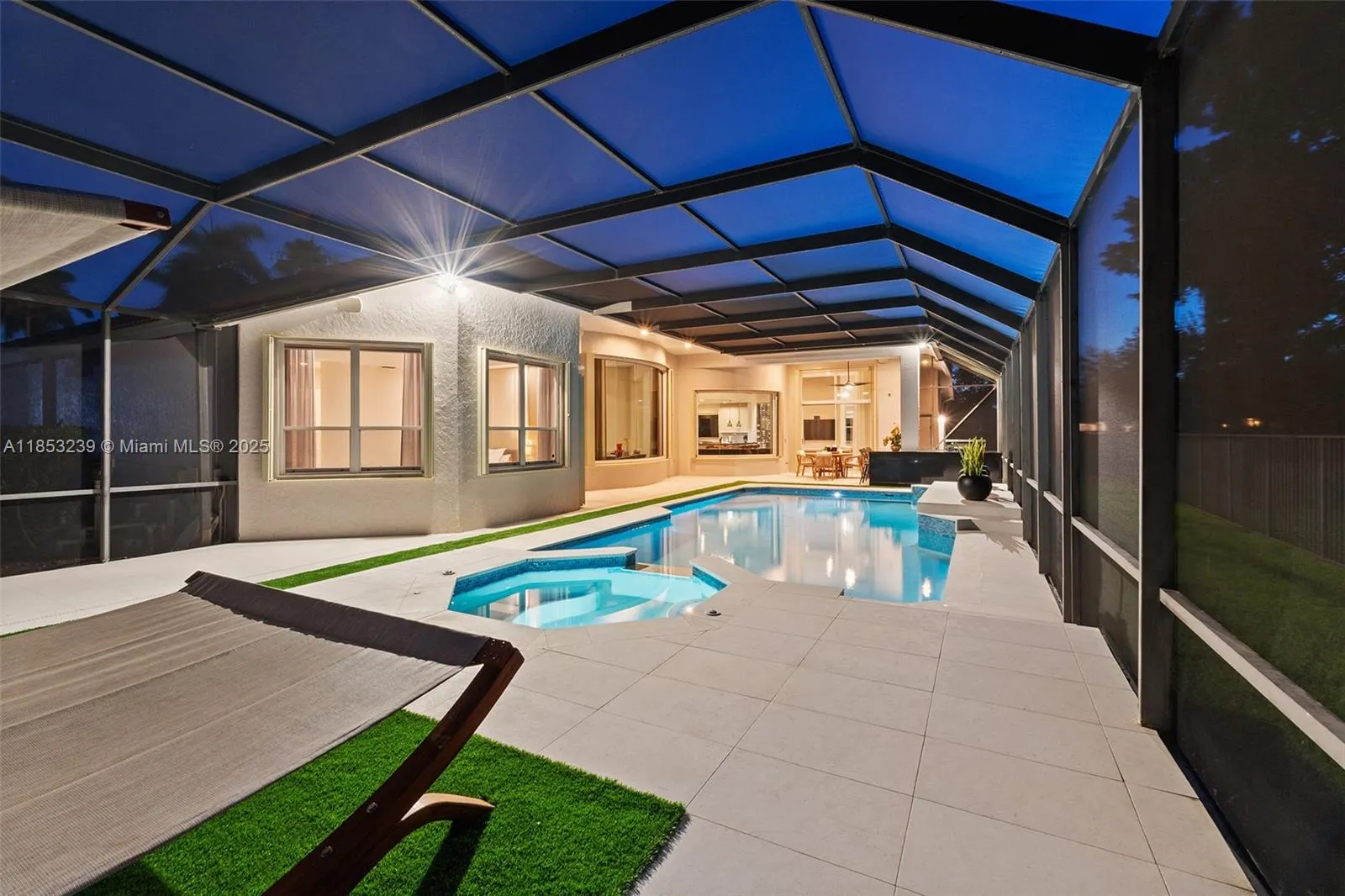 2438 Poinciana Ct